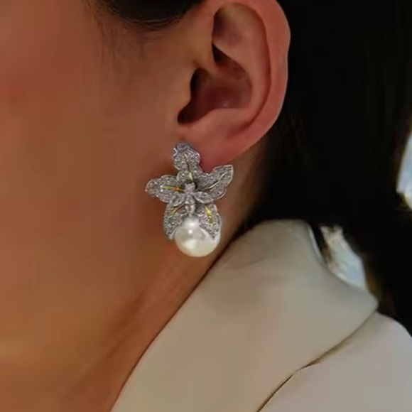 Luxury Pearl Flower Earrings – Crystal Bloom Studs, Elegant Bridal Statement - Picture 6 of 12